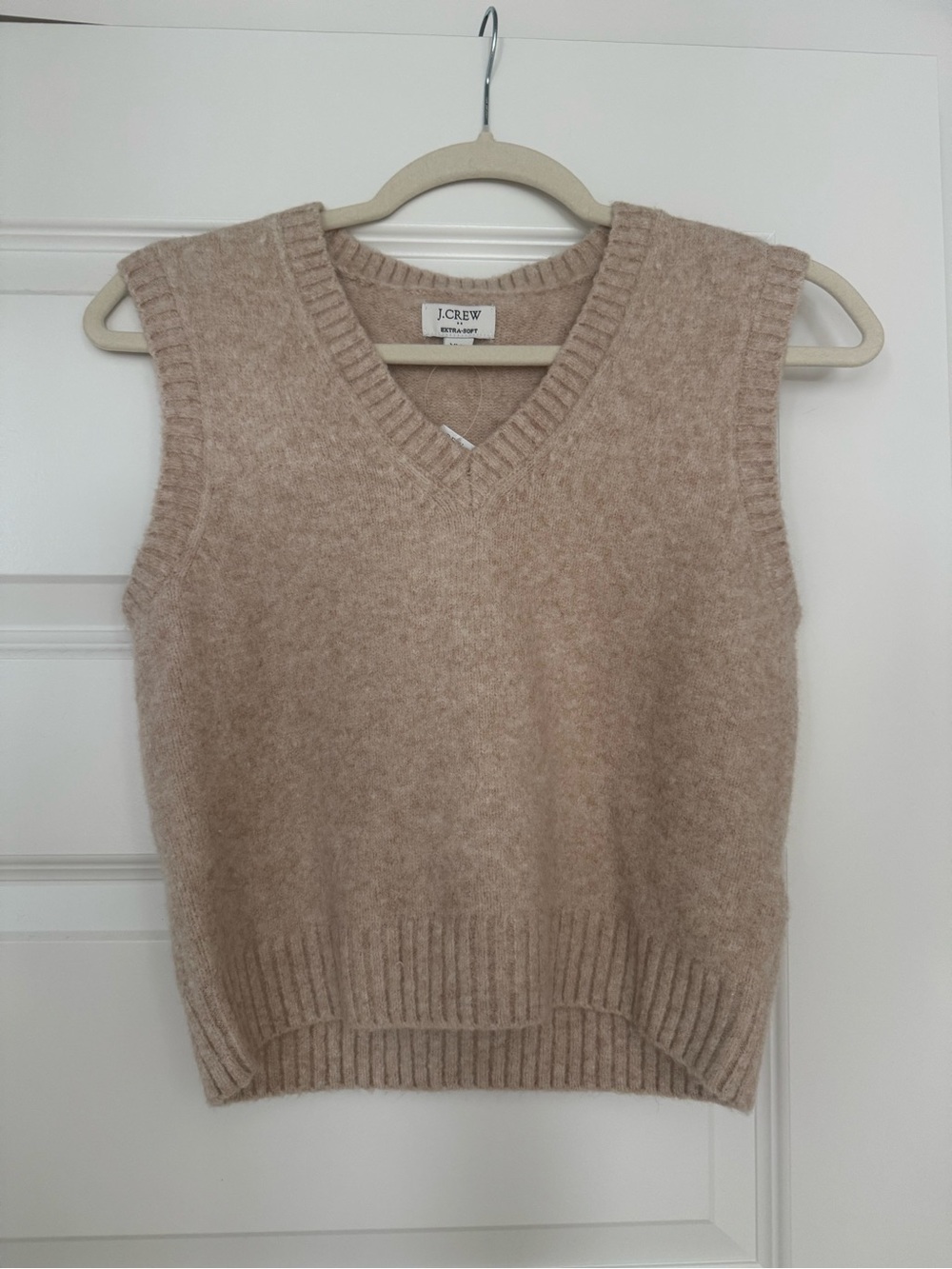 NWT. J. Crew Sandstone Beige V-Neck Knit Sweater Vest. XXS. Extra Soft